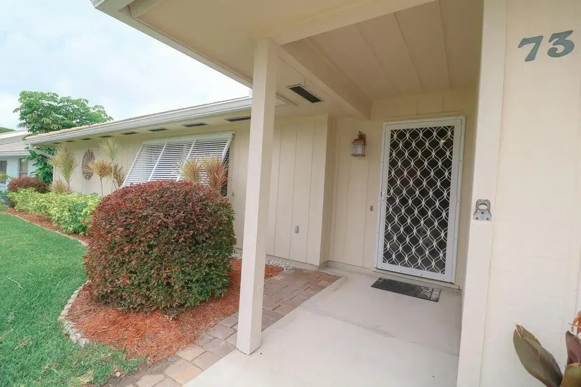 73 Pine Hill Trail W, Jupiter FL 33469 photo 3