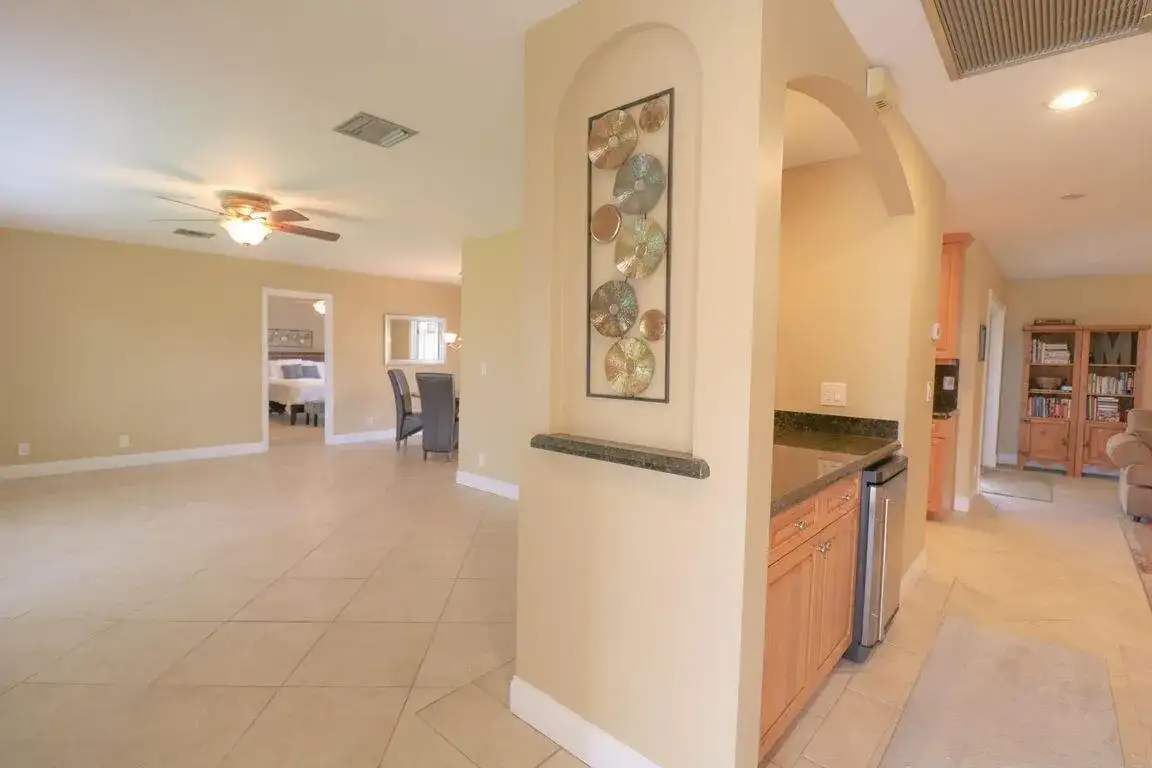 73 Pine Hill Trail W, Jupiter FL 33469 photo 4