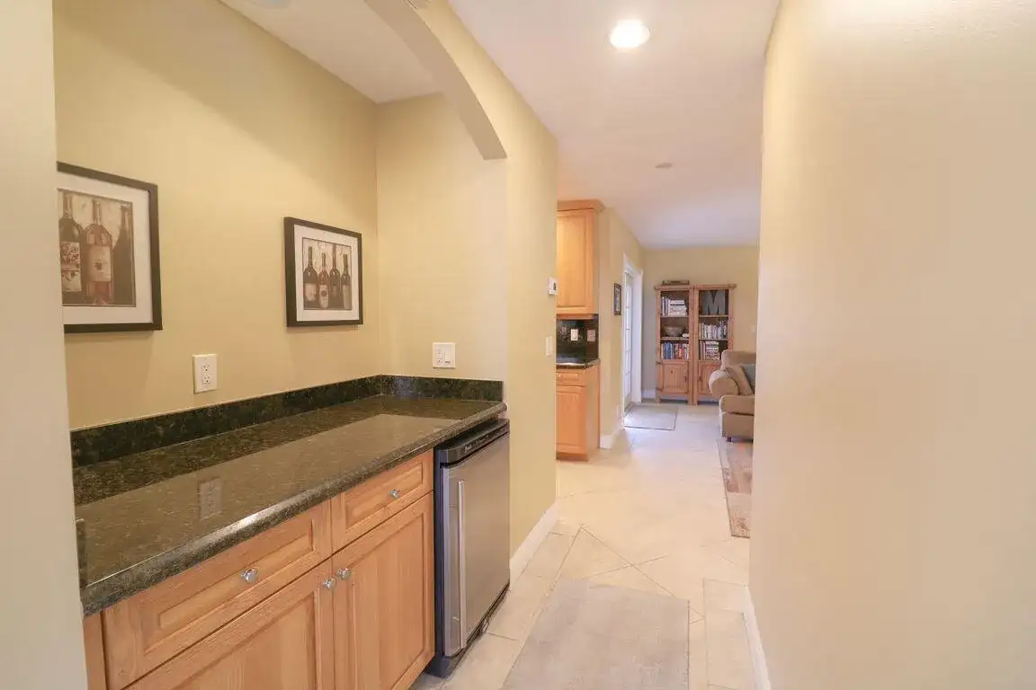 73 Pine Hill Trail W, Jupiter FL 33469 photo 5