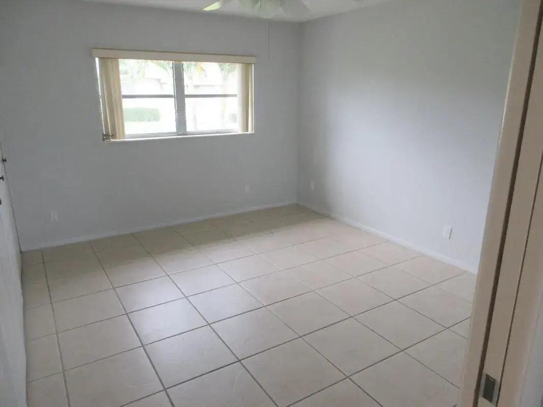 2572 Emory Drive E # J, West Palm Beach FL 33415