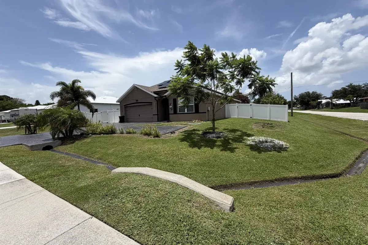 103 SW Oakridge Drive, Port St. Lucie FL 34984