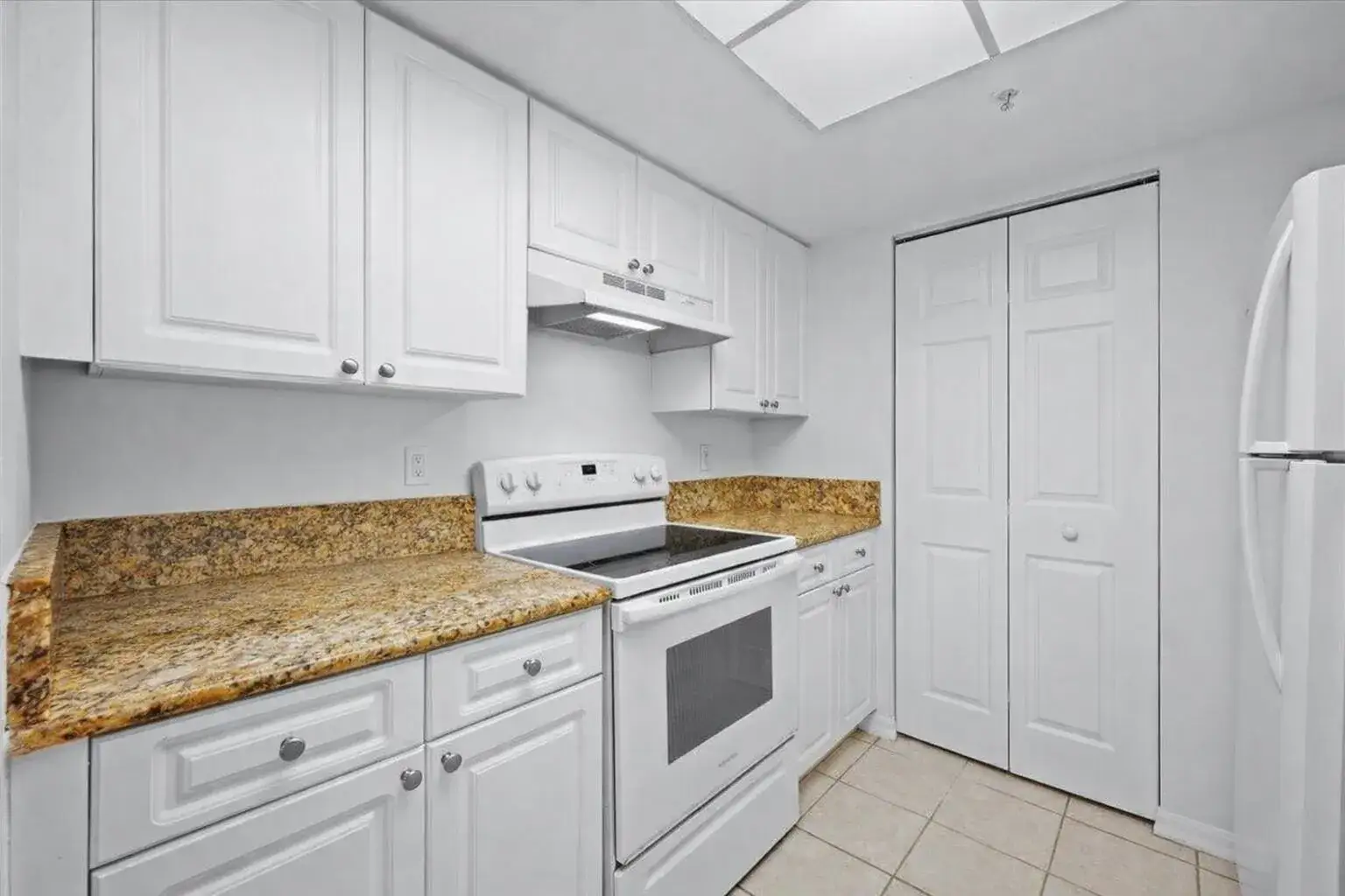 200 N Crestwood Court N # 211, Royal Palm Beach FL 33411