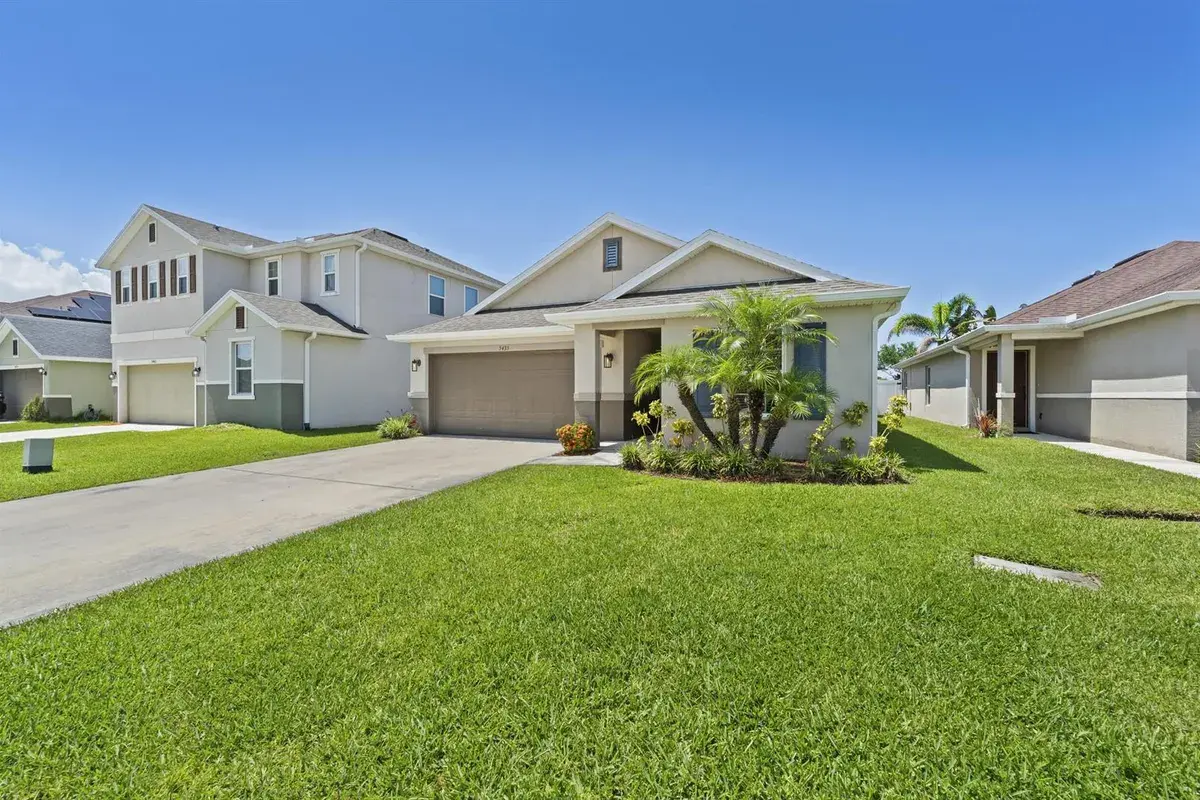 5435 NW Pine Trail Circle, Port St. Lucie FL 34983