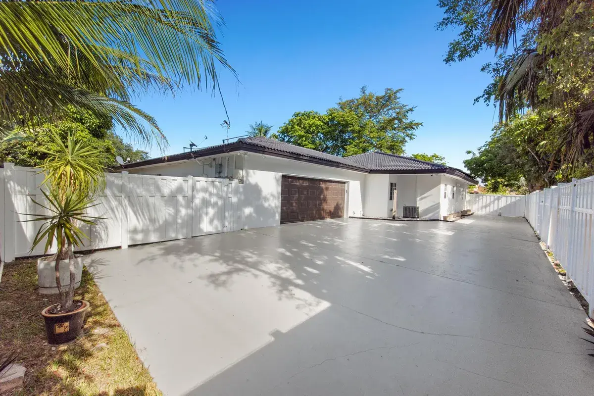 8501 NW 35th Street NW, Coral Springs FL 33065