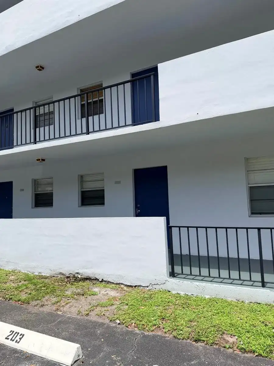 1630 Embassy Drive # 104, West Palm Beach FL 33401