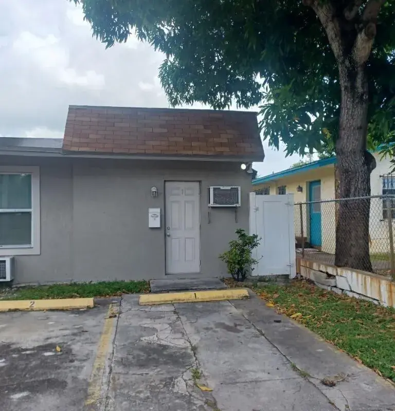 24 SW 13th Street # 5, Dania Beach FL 33004