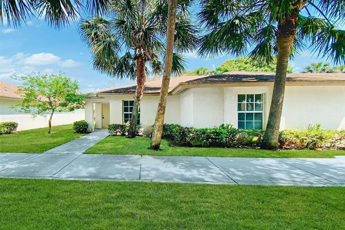 9244 Roan Lane Unit B, West Palm Beach FL 33403