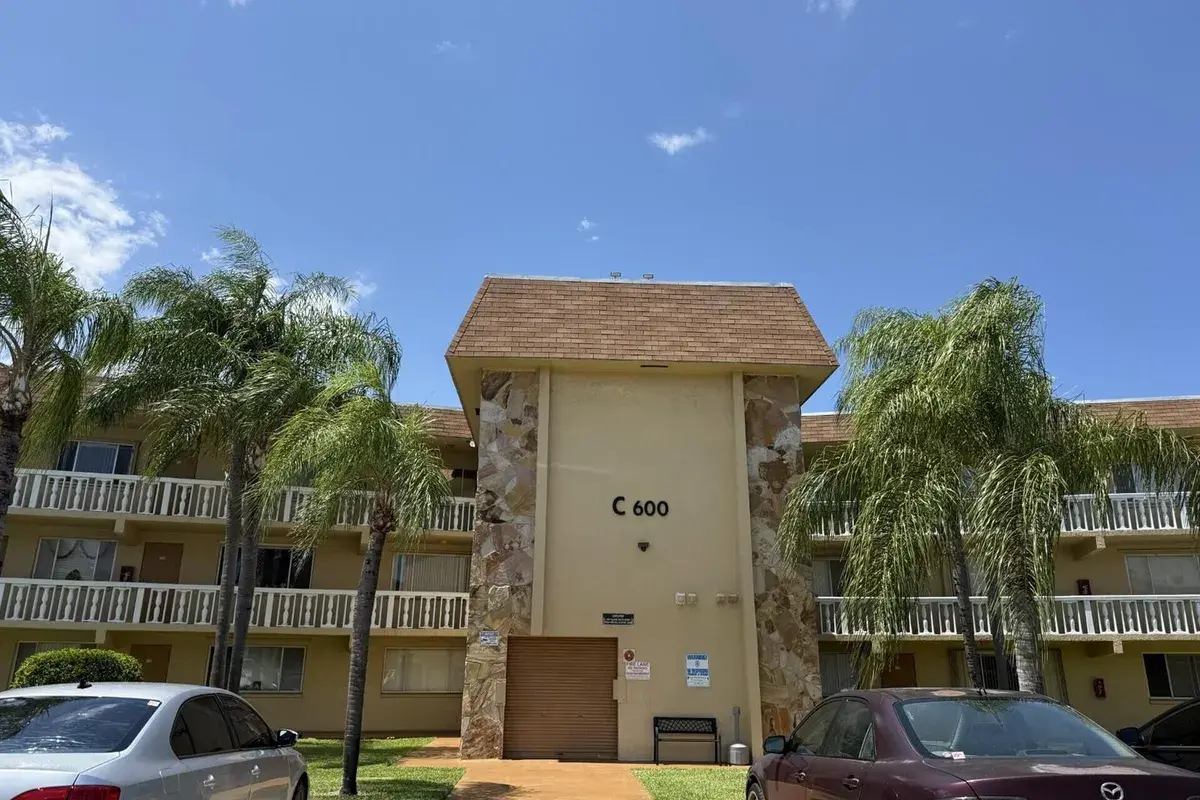 600 Village Green Court # 121, Palm Springs FL 33461