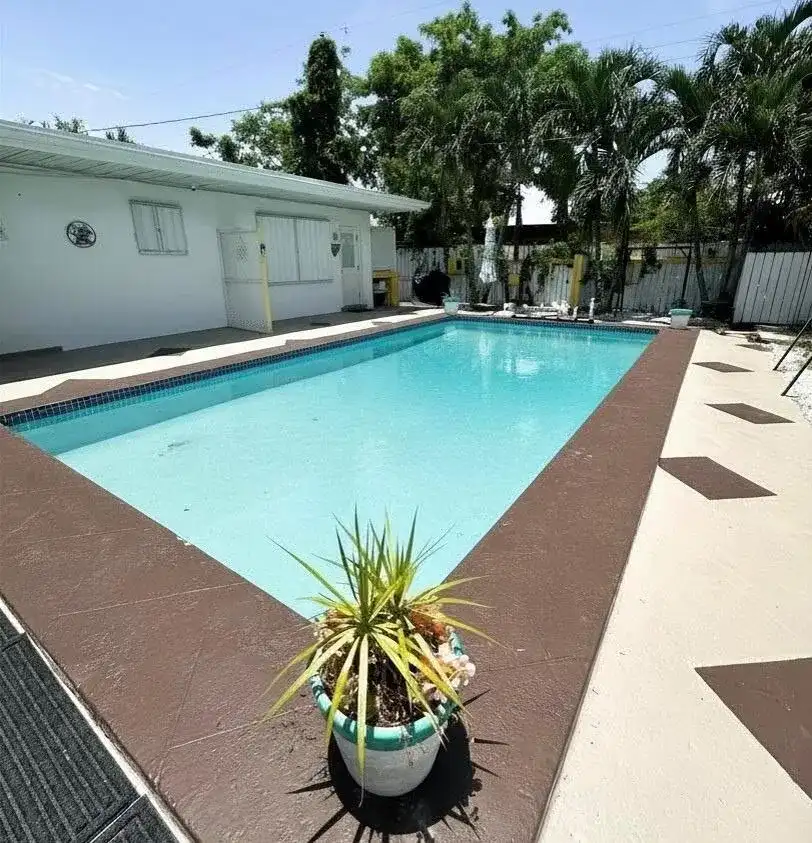 825 NE 6th Street # 2, Hallandale Beach FL 33009