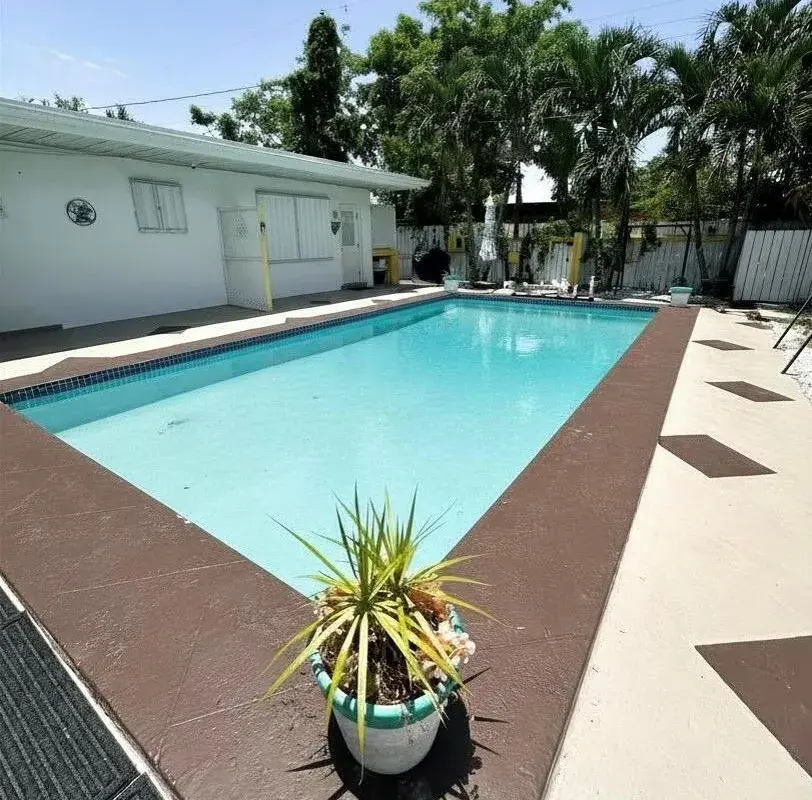 825 NE 6th Street # 2, Hallandale Beach FL 33009