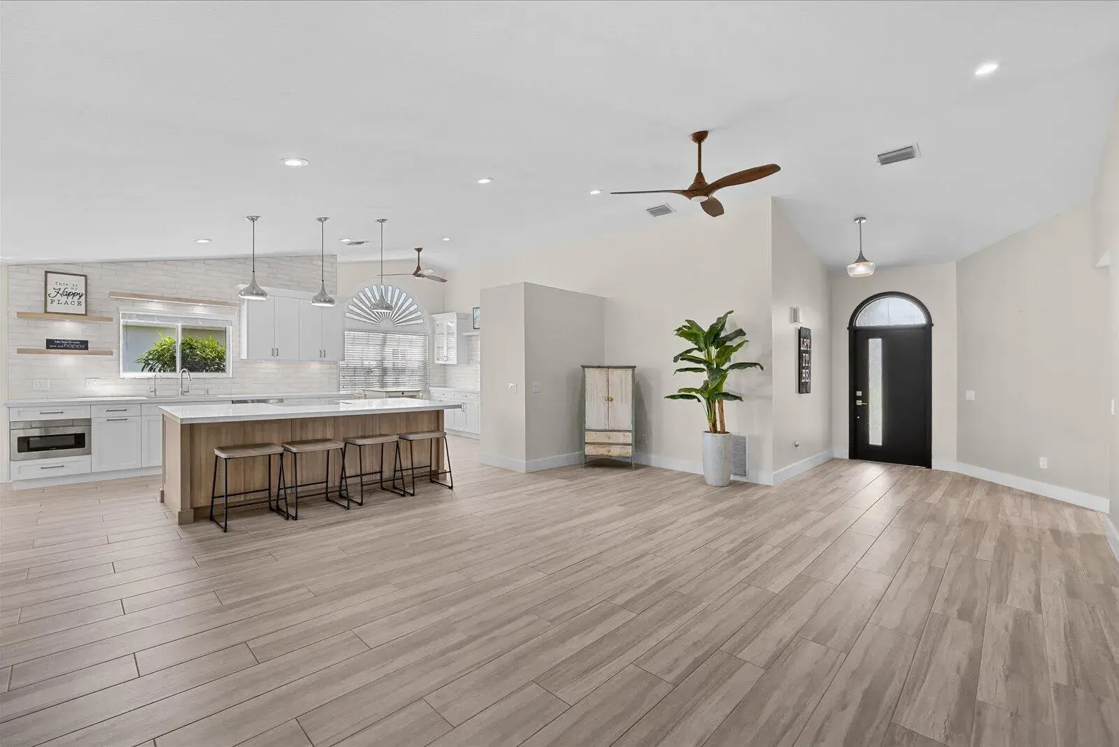 160 NE Twylite Terrace, Port St. Lucie FL 34983