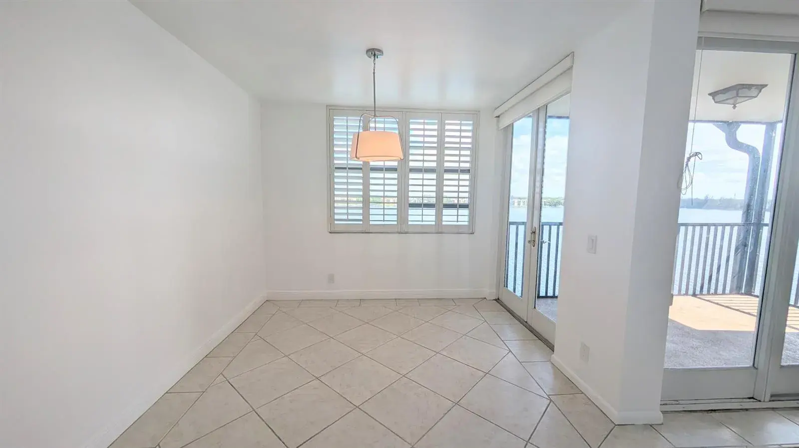 105 Lake Emerald # 810, Oakland Park FL 33309