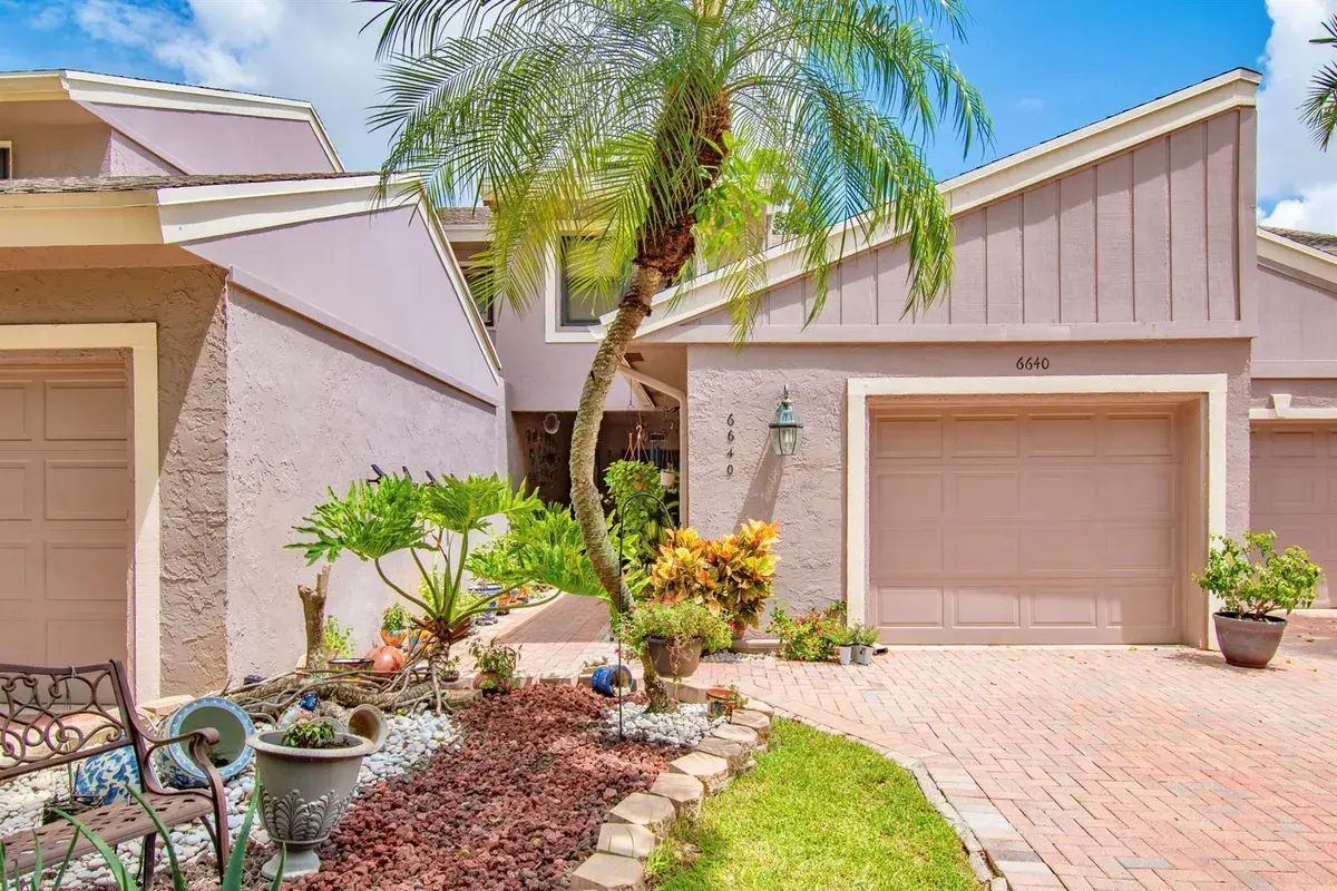 6640 Thornhill Court, Boca Raton FL 33433
