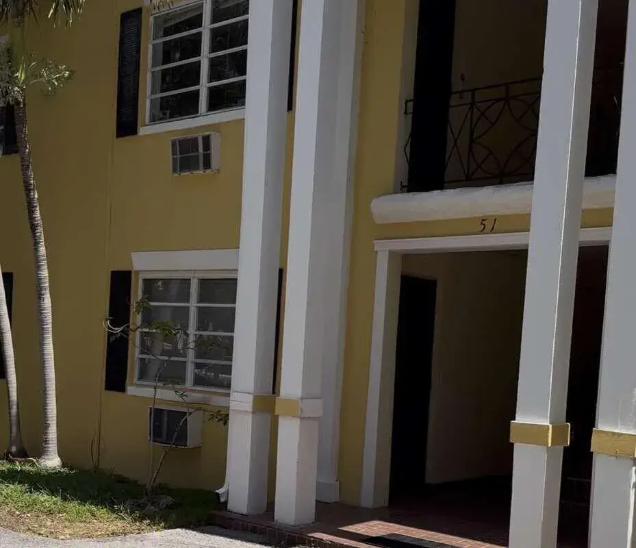 51 Edgewater Drive # 4, Coral Gables FL 33133
