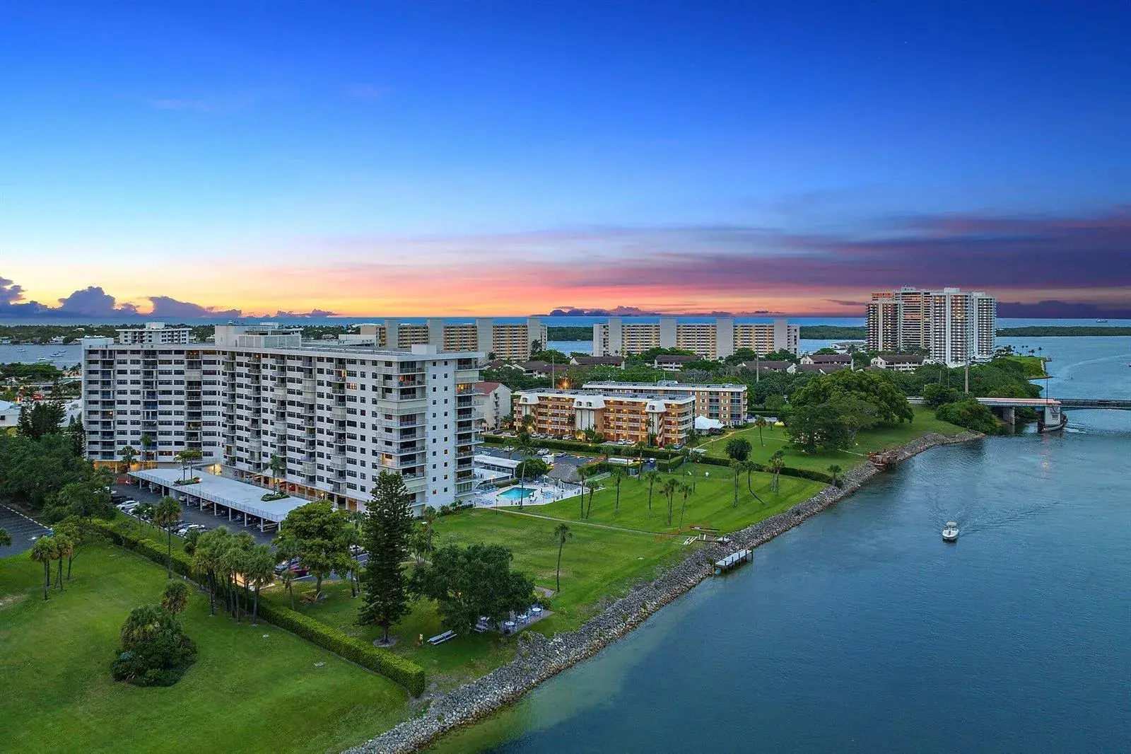 336 Golfview Road # 905, North Palm Beach FL 33408