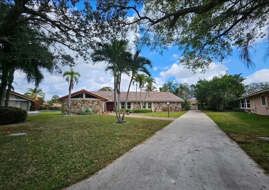 197 NW 113th Way, Coral Springs FL 33071