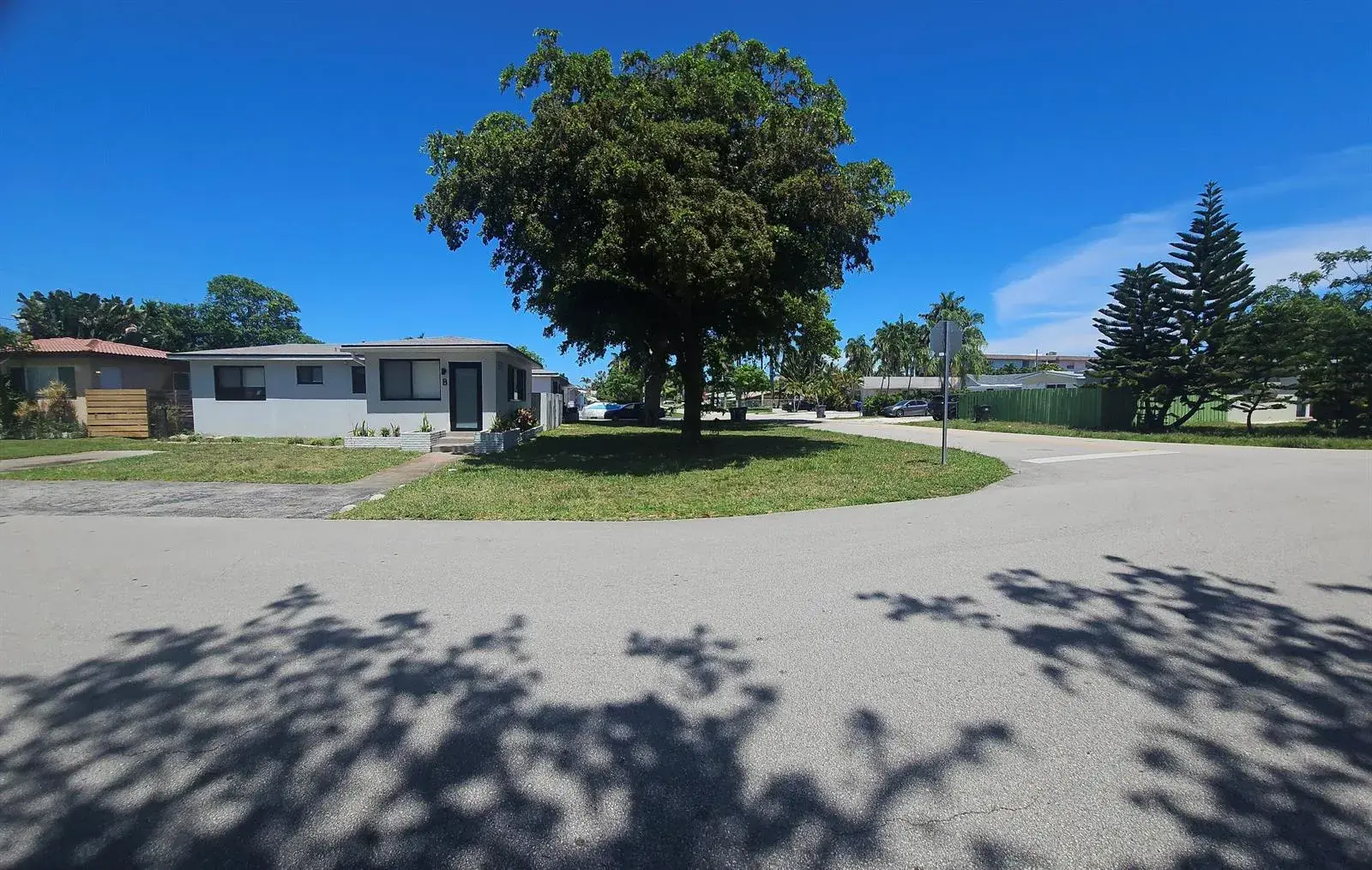 1401 N 16th Court, Hollywood FL 33020