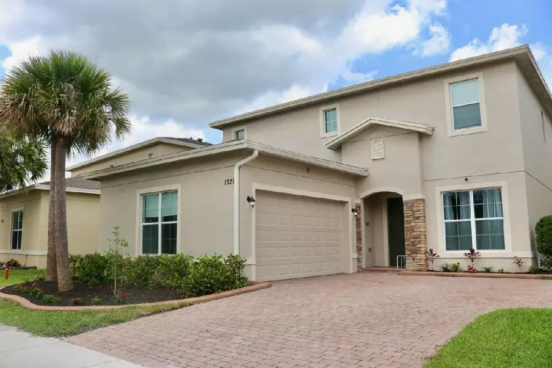 1327 NW Leonardo Circle, Port St. Lucie FL 34986