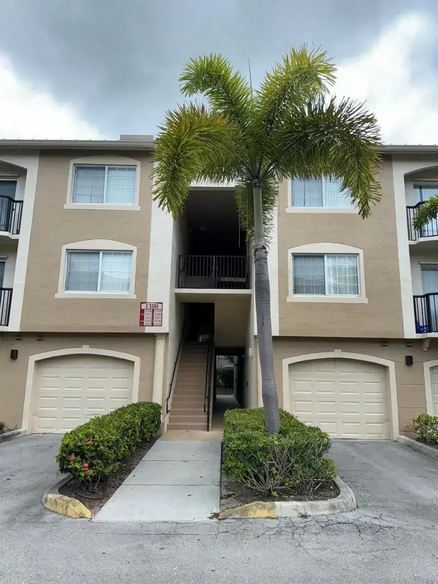 1300 Crestwood Drive # 1309, Royal Palm Beach FL 33411