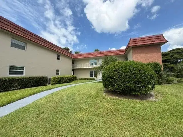 16 Vista Palm Lane # 105, Vero Beach FL 32962 photo 2