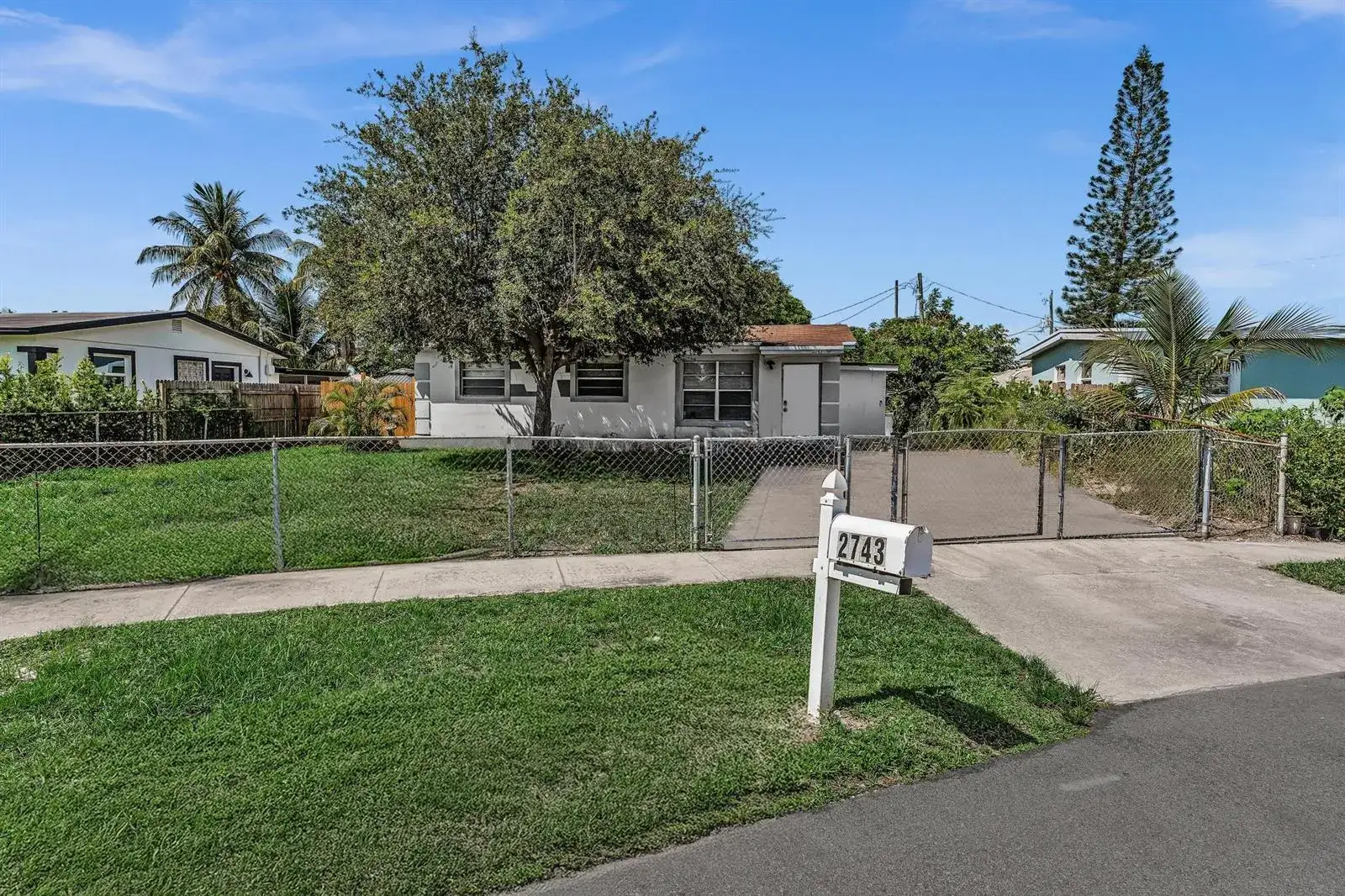 2743 NW 2nd Street, Boynton Beach FL 33435 photo 2