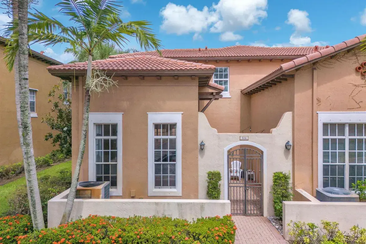516 SW 147th Terrace # 43, Pembroke Pines FL 33027