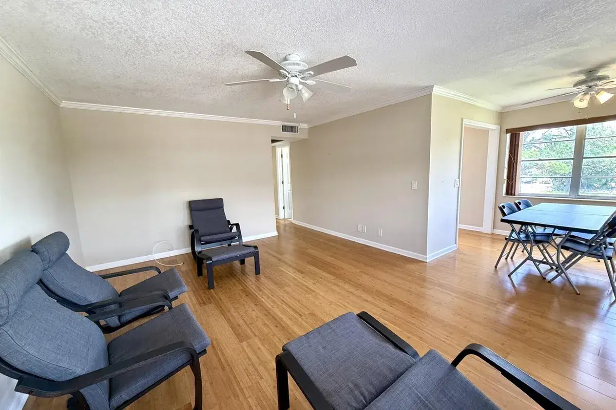 73 Hastings E, West Palm Beach FL 33417