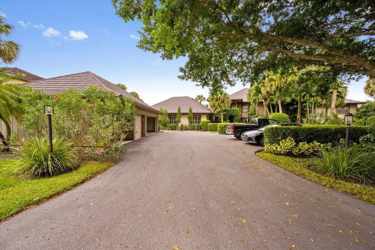 2835 Polo Island Drive # H202, Wellington FL 33414