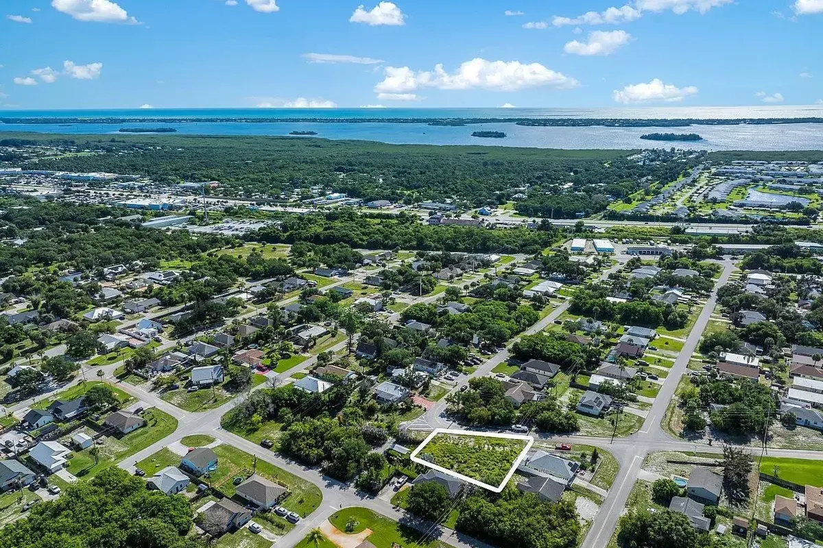 1325 2nd Road SW, Vero Beach FL 32962