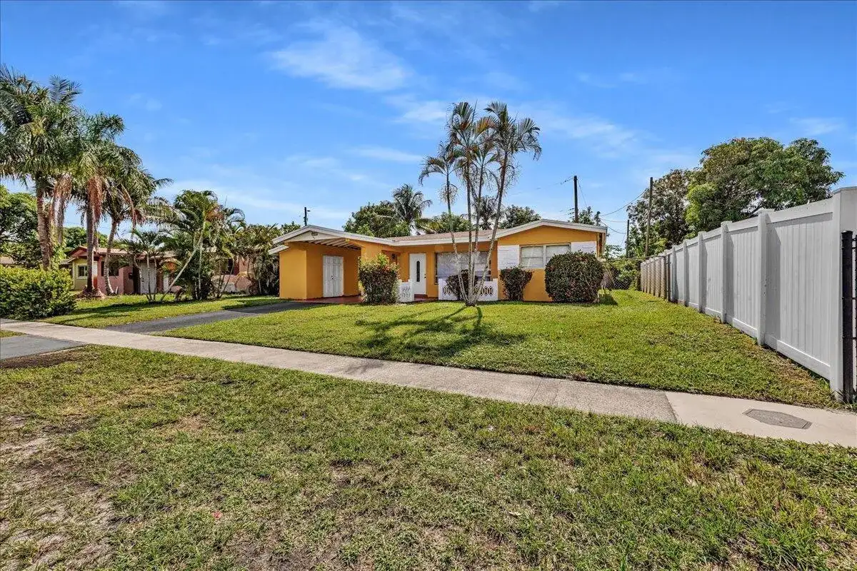 3560 NW 34th Way, Lauderdale Lakes FL 33309 photo 3