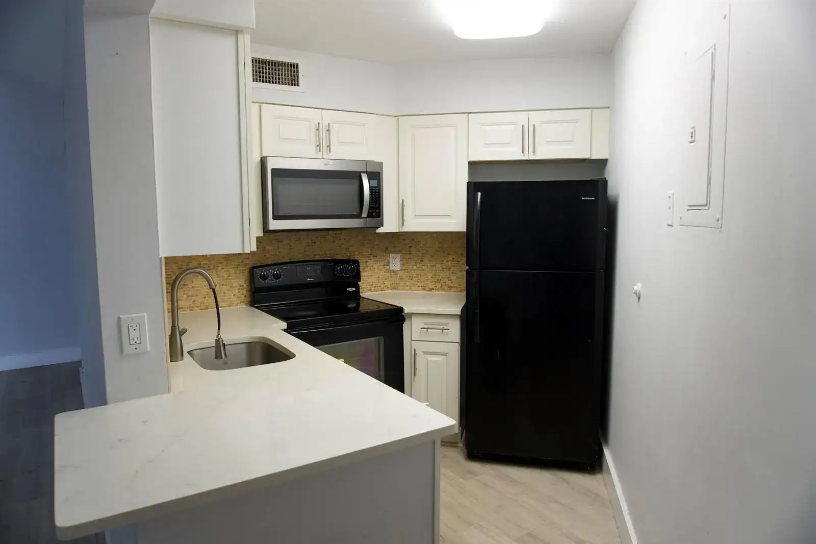 213 Lake Pointe Drive # 211, Oakland Park FL 33309 photo 5