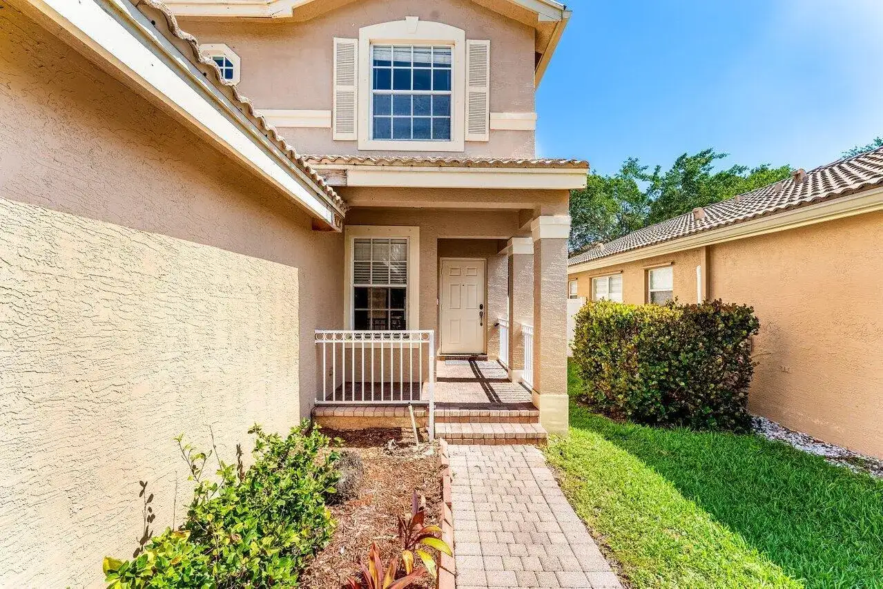 5453 Queenship Court, FL 33463 photo 3