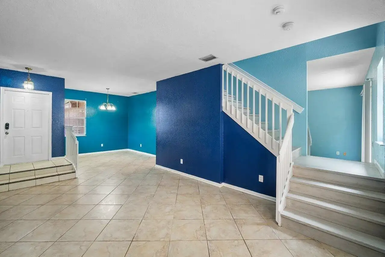 5453 Queenship Court, FL 33463 photo 4
