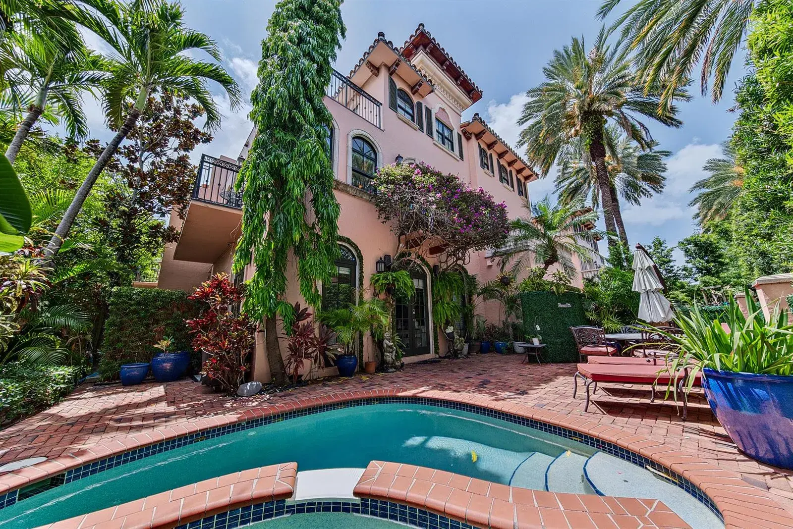 31 SE 10th Avenue, Fort Lauderdale FL 33301
