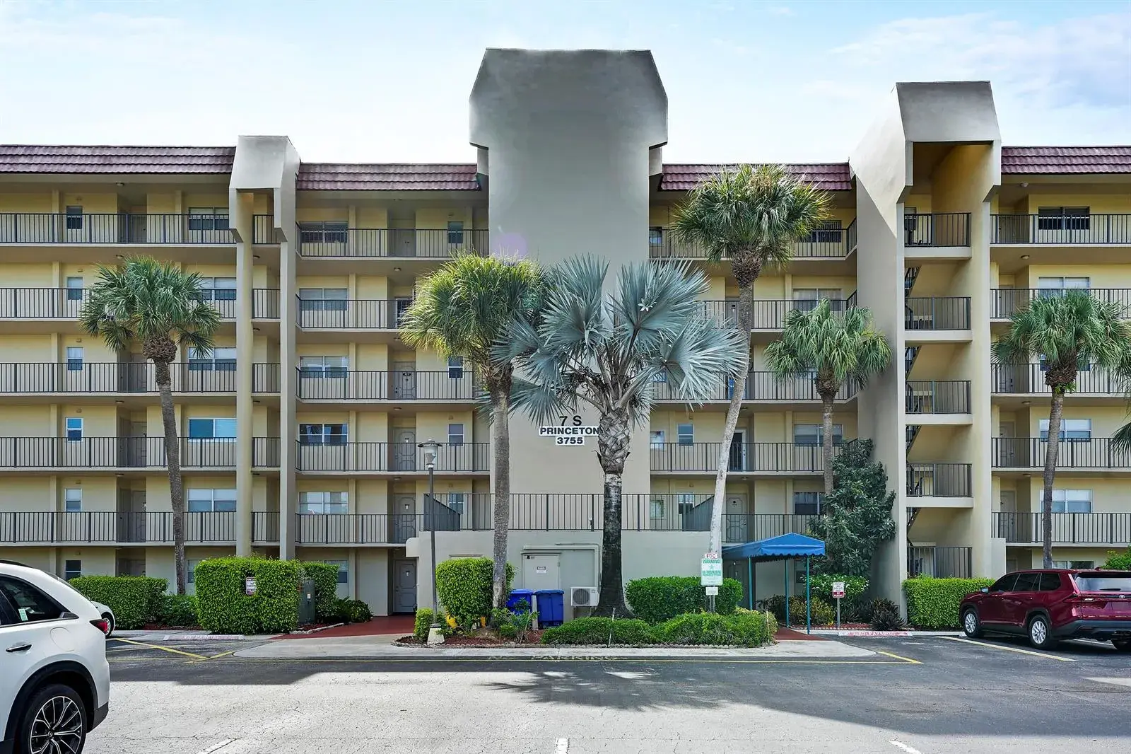 3755 Via Poinciana, FL 33467