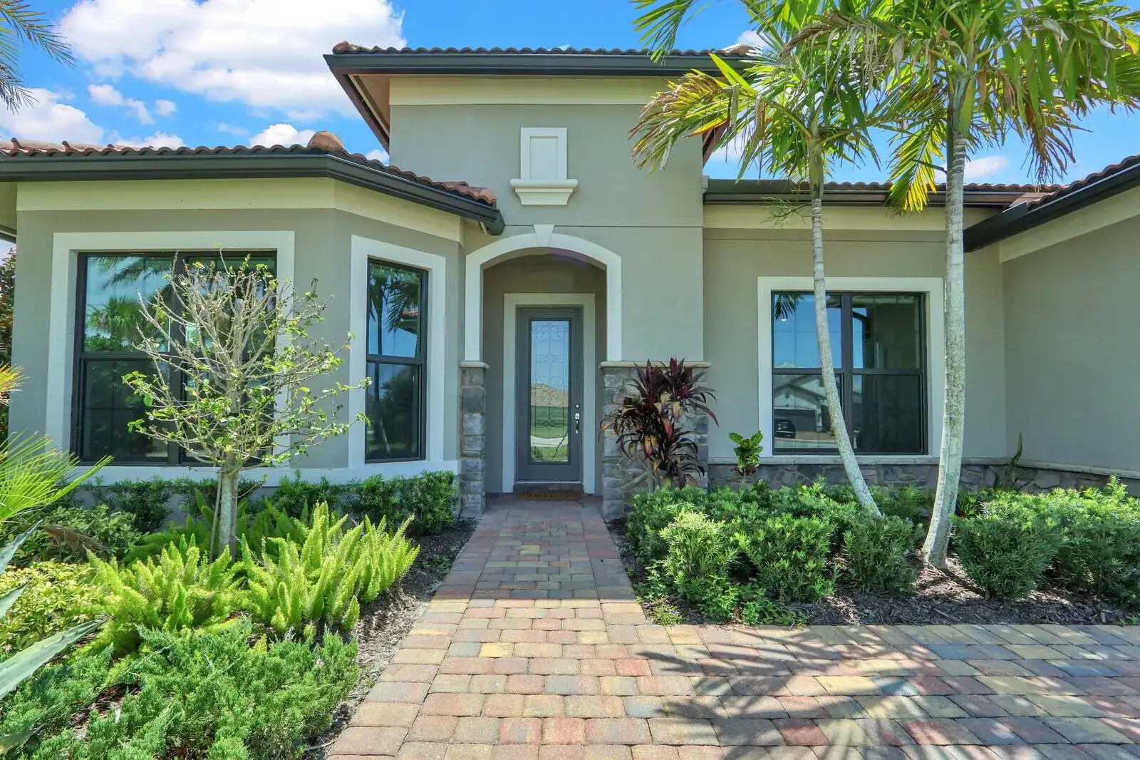 9242 Balsamo Drive, Palm Beach Gardens FL 33412 photo 2