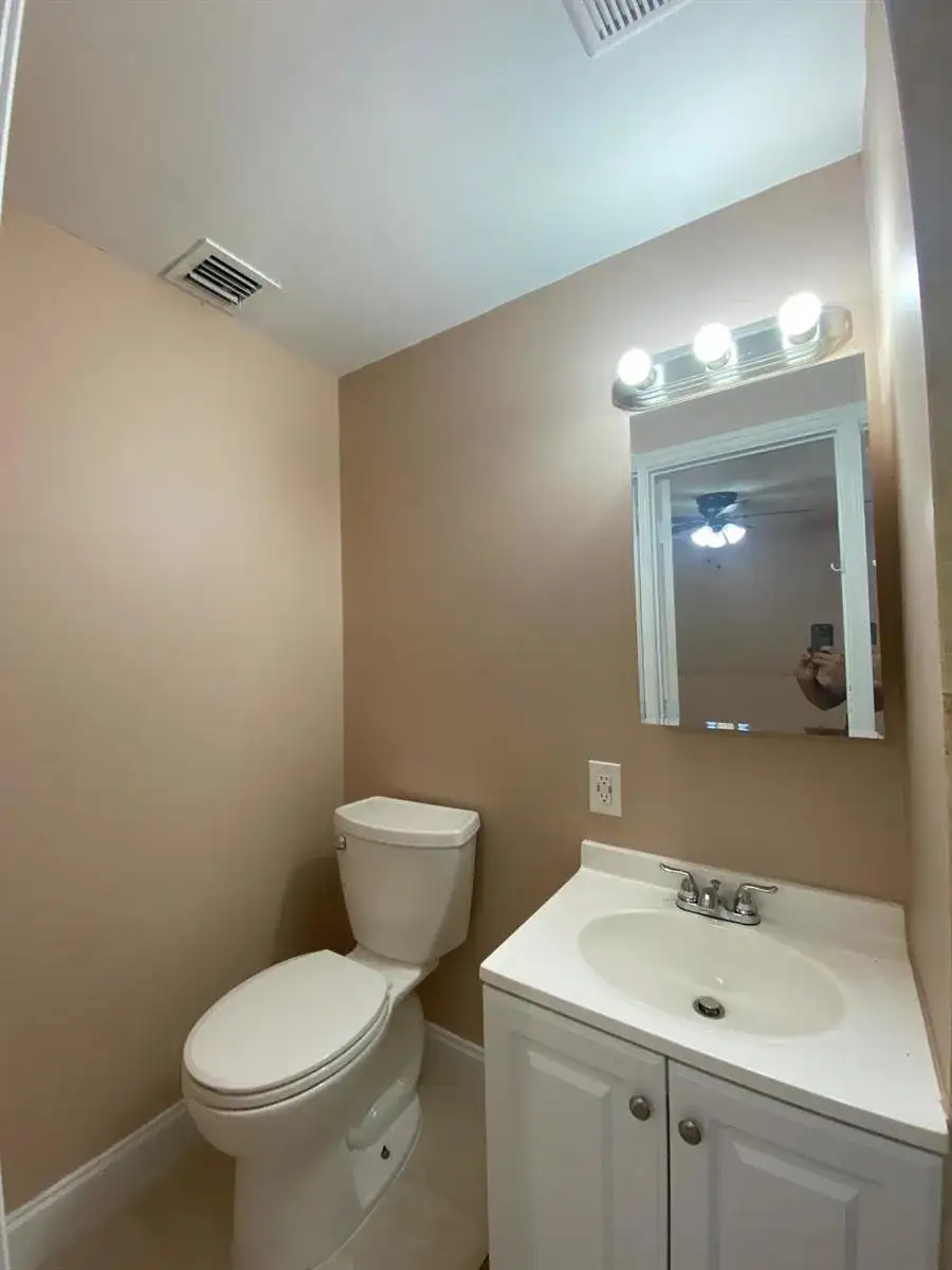 16 NE 9th Avenue, Deerfield Beach FL 33441 photo 5