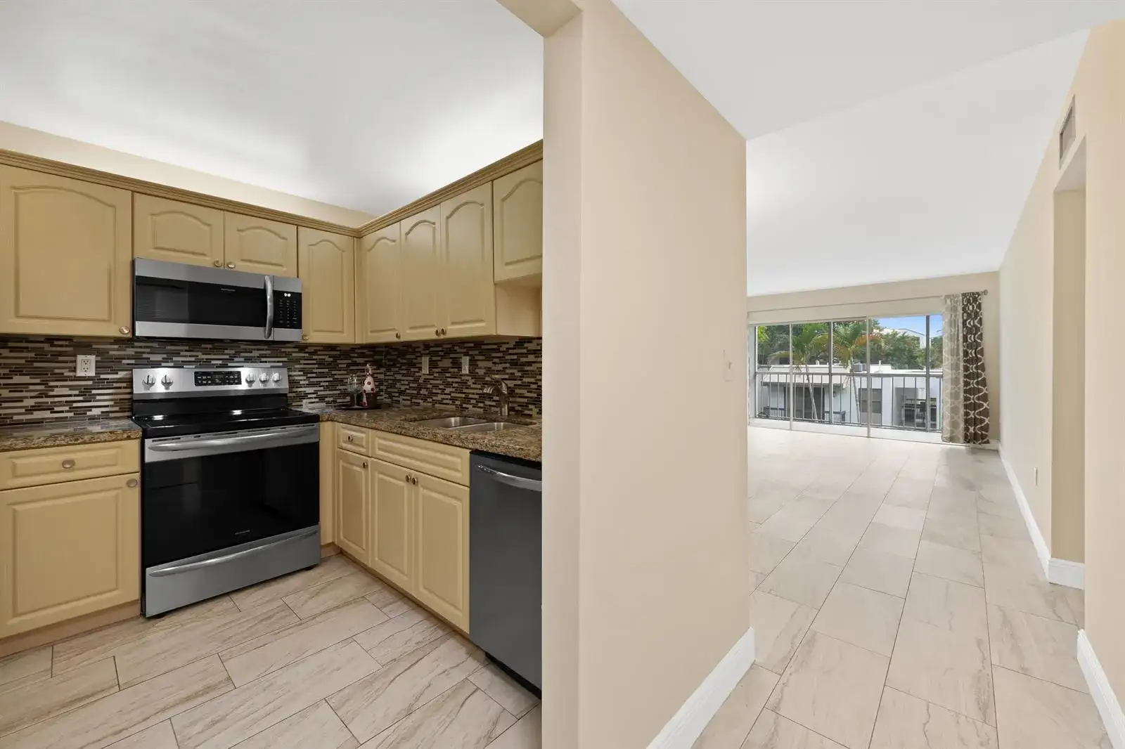 483 N Pine Island Road # C304, Plantation FL 33324 photo 2