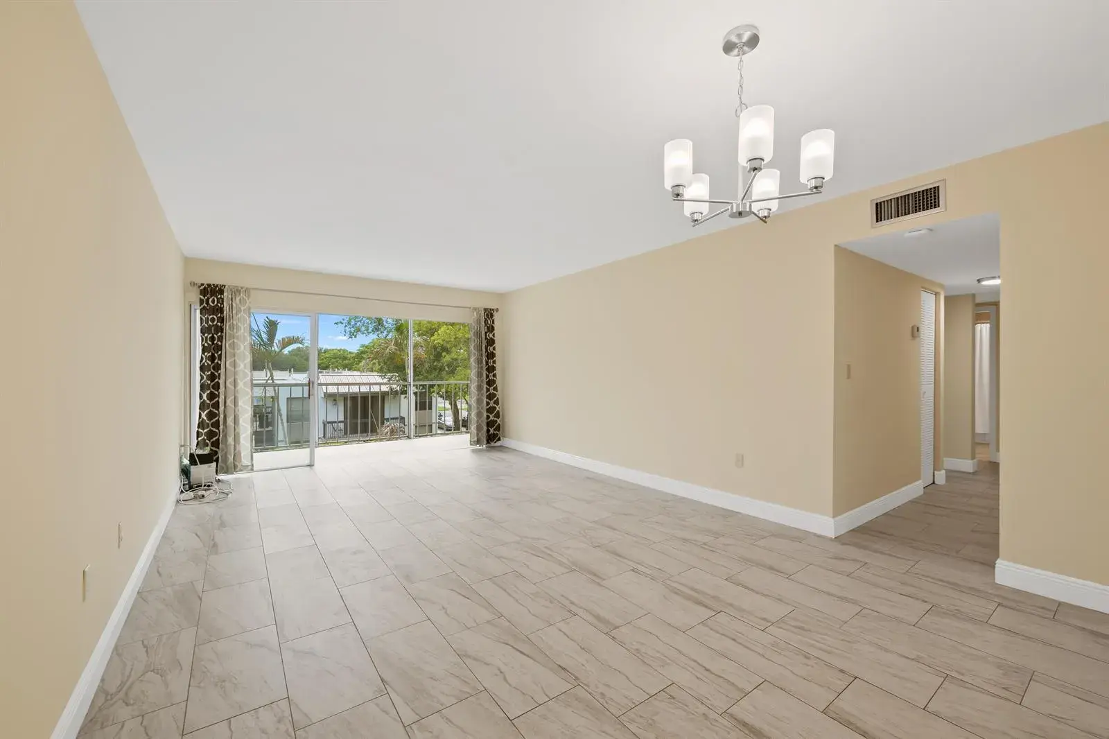 483 N Pine Island Road # C304, Plantation FL 33324