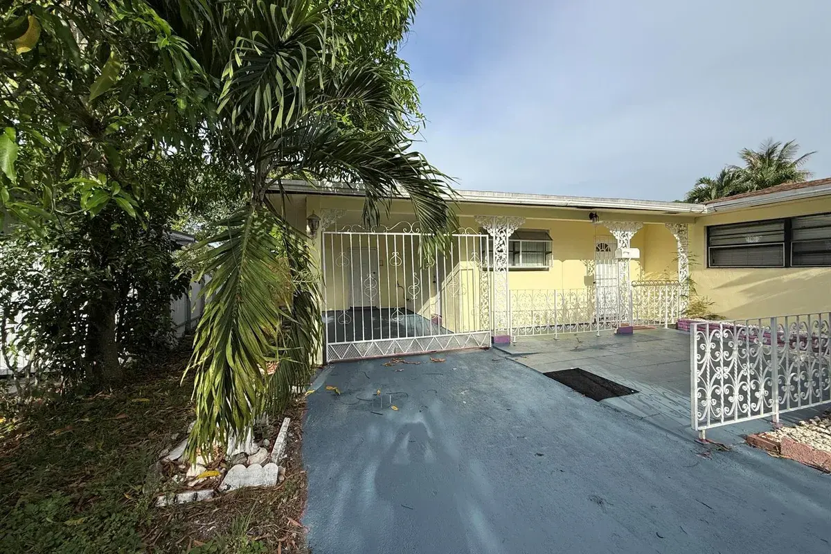 124 NW 45th Avenue, Plantation FL 33317