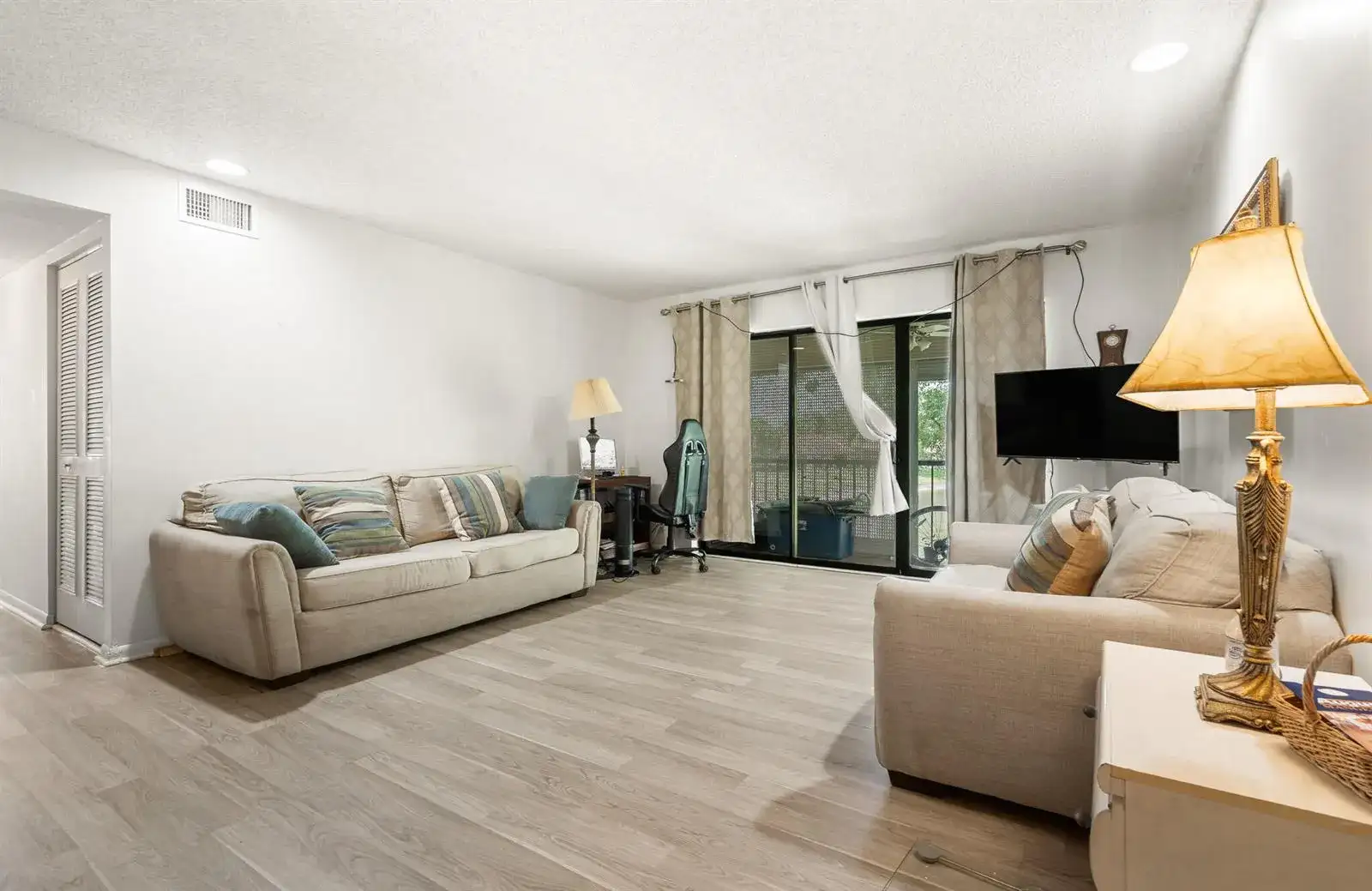 610 Sea Pine Way # H2, FL 33415 photo 5