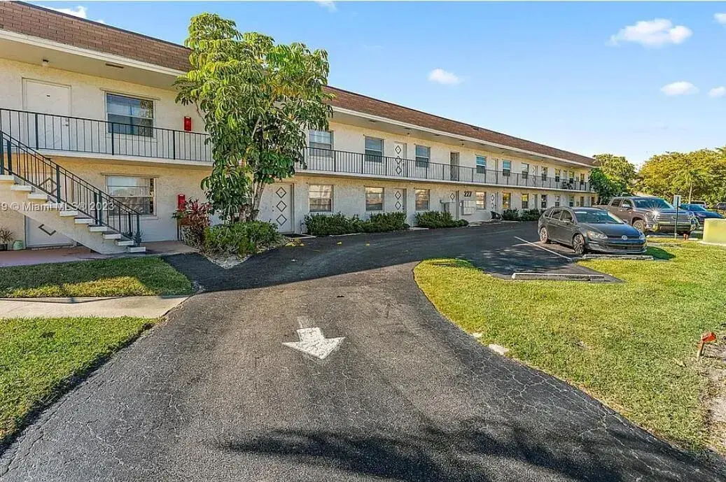 227 Castlewood Drive # 207, North Palm Beach FL 33408