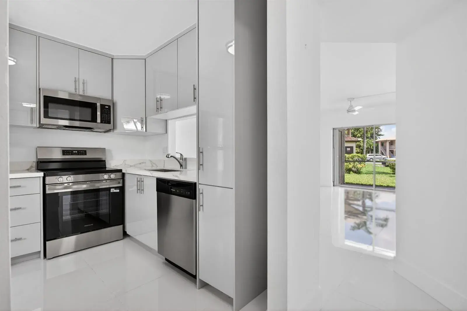 5561 Lakeside Drive # 107, Margate FL 33063