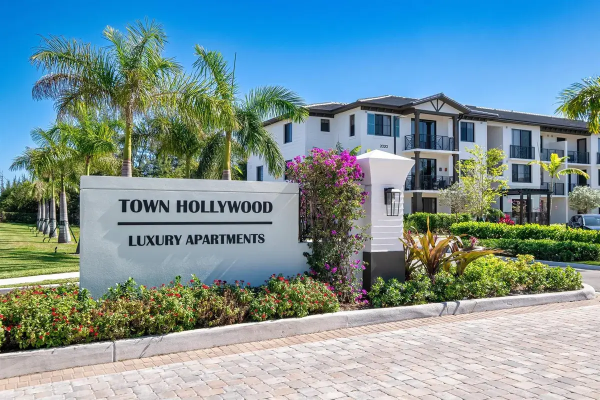 2000 Stirling Road # 106, Hollywood FL 33020