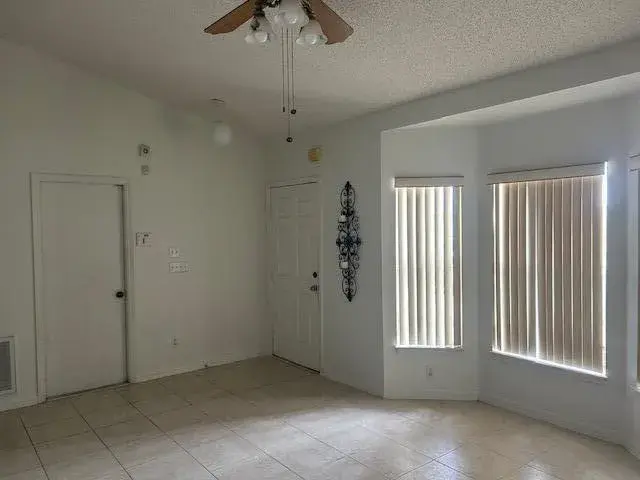 5218 NW West Piper Circle, Port St. Lucie FL 34986