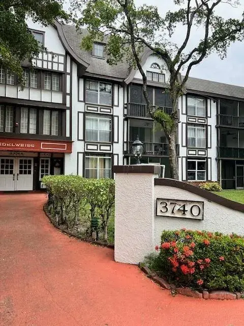 3740 Inverrary Drive # 2u, Lauderhill FL 33319