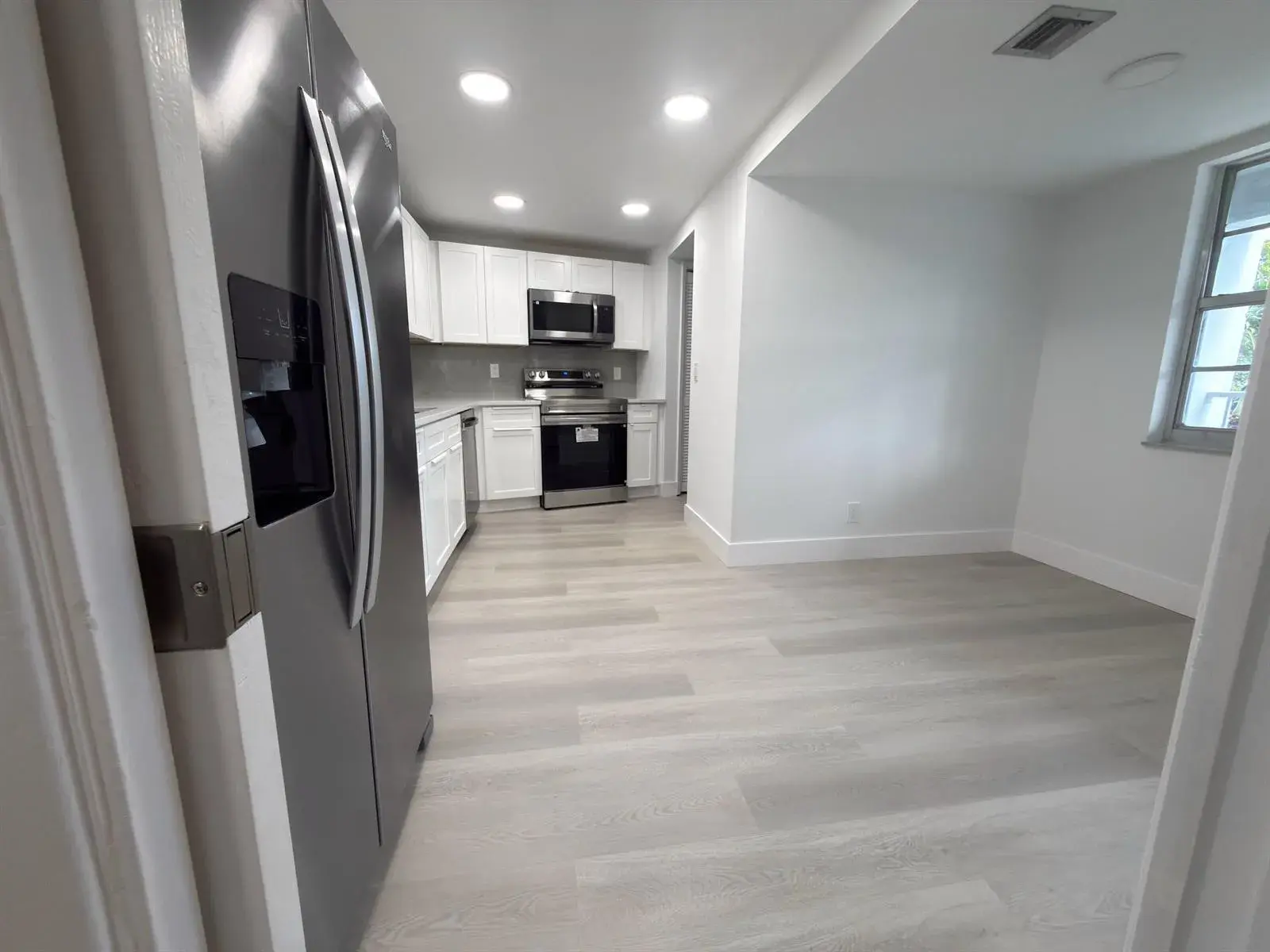 625 Oaks Drive # 305, Pompano Beach FL 33069