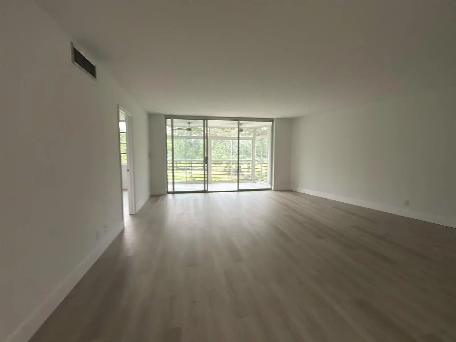 625 Oaks Drive # 305, Pompano Beach FL 33069