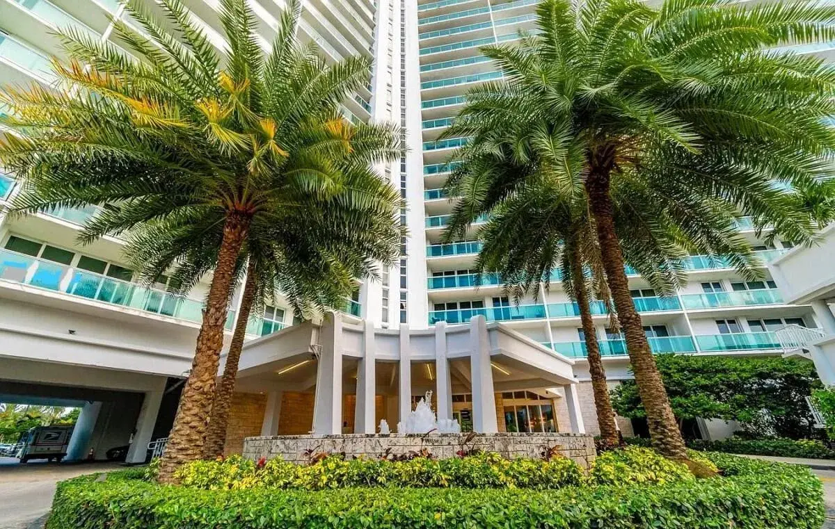 100 Bayview Drive # 1825, Sunny Isles Beach FL 33160