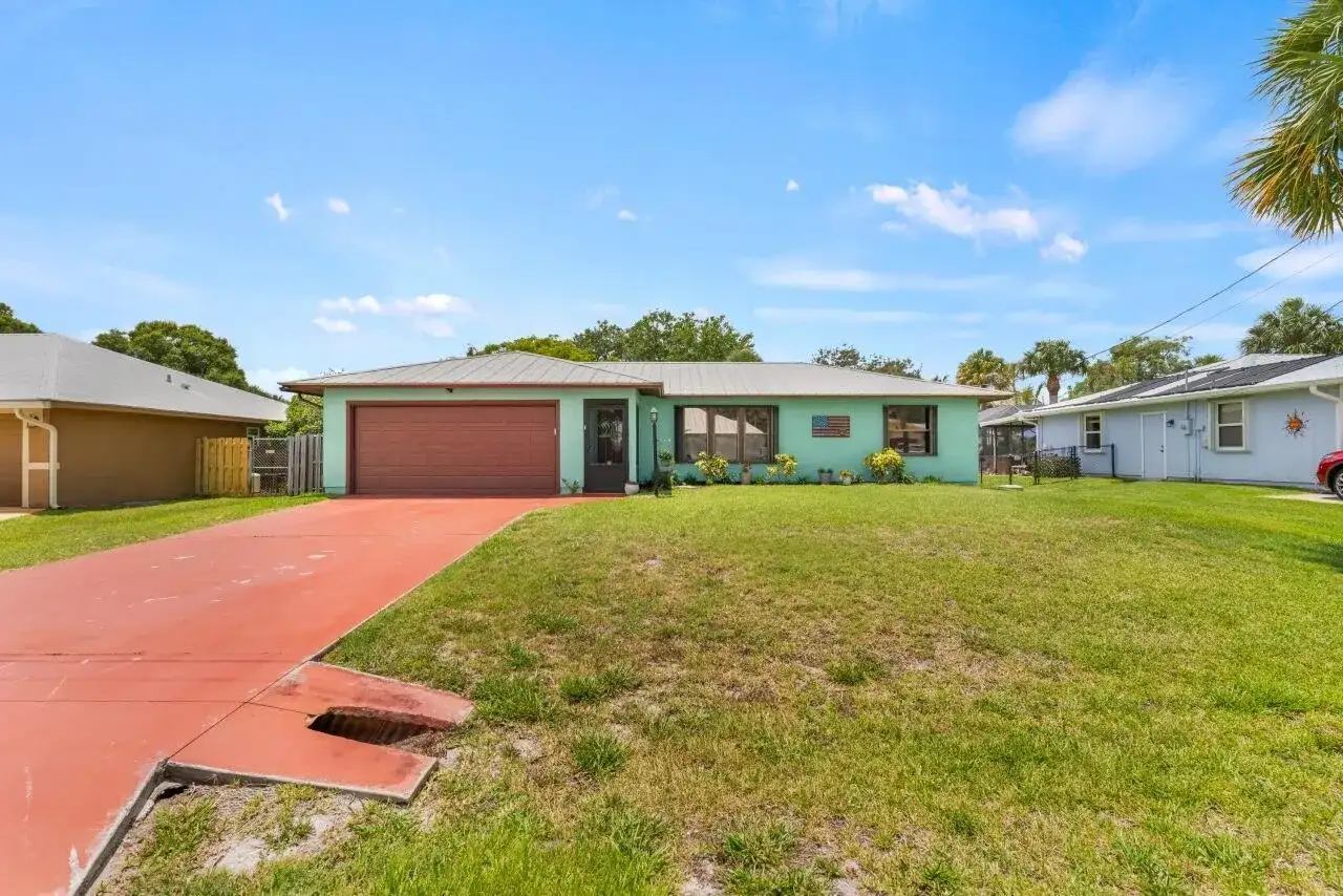 1636 NE Darlich Avenue, Jensen Beach FL 34957 photo 2